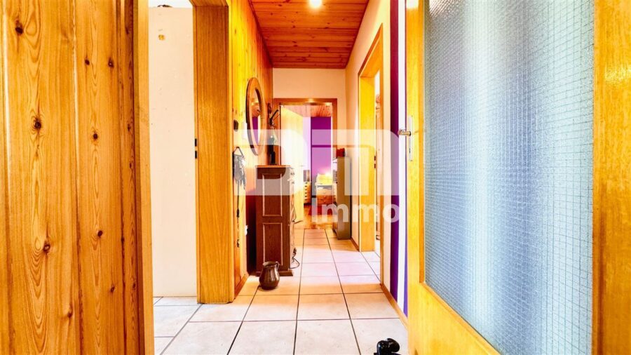 Ein- Zweifamilienhaus mit Innenhof, Balkon, Dachterrasse + Garage und zusätzliche Nutzflächen - Eingang WE1Hochparterre